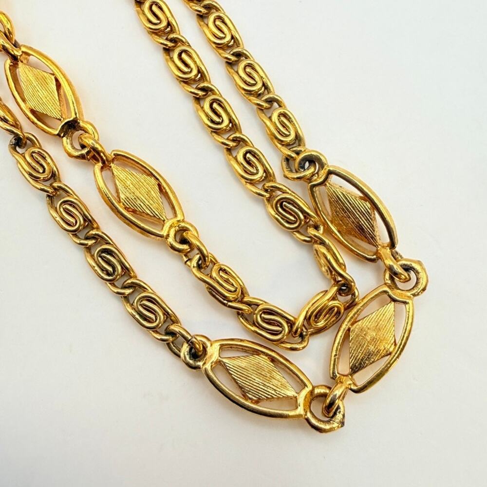 Vintage Signed Monet Gold Tone Chain Diamond Textured Station Flapper Opera 54" - Picture 1 of 8